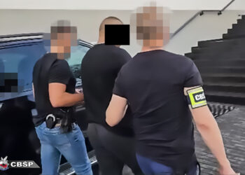 12 osób podejrzanych o wystawianie fałszywych faktur zatrzymane. Kwota oszustw to 90 mln zł!