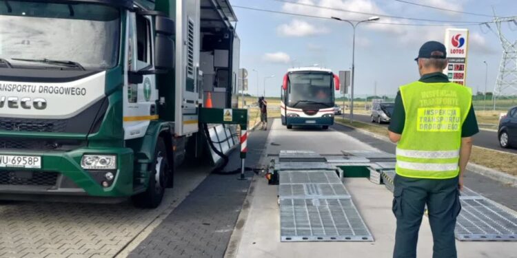 Kontrole ITD i policji. Pod lupą ciężarówki i autokary