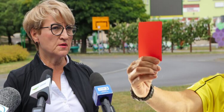 Falstart Elżbiety Polak w informacyjnym sprincie po pożarze w Przylepie okiem wojewody lubuskiego