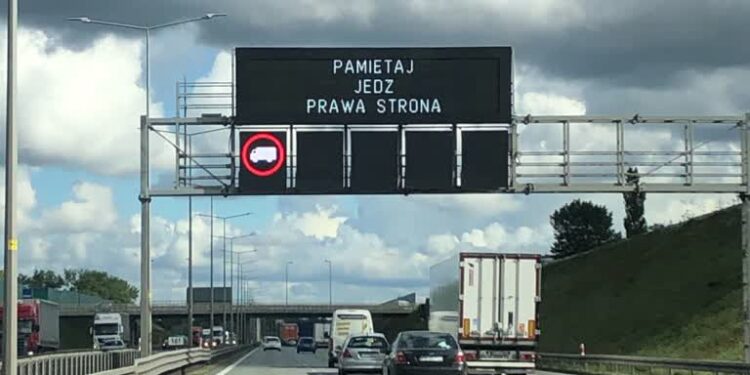 Ciężarówki z zakazem wyprzedzania. Policja zapowiada kontrole z powietrza