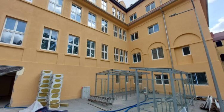 Weszliśmy do budynków CEZiB-u. Wiemy jak wyglądają wnętrza przyszłej szkoły