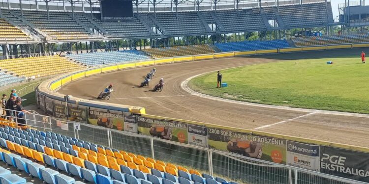 Młodzi stalowcy poza zasięgiem rywali