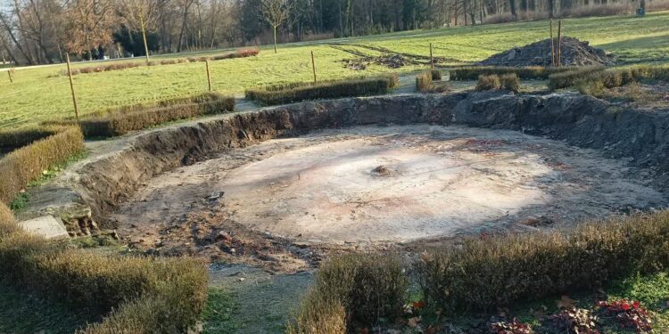 Trwa restauracja żagańskich fontann parkowych