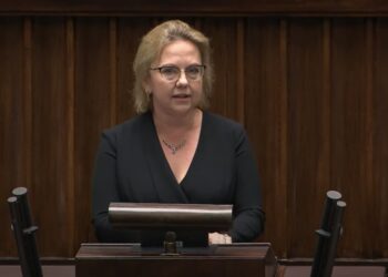 Marszałek szuka po Zielonej Górze chmury. Minister punktuje hipokryzję E. Polak