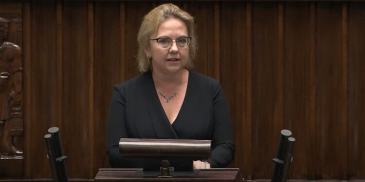 Marszałek szuka po Zielonej Górze chmury. Minister punktuje hipokryzję E. Polak