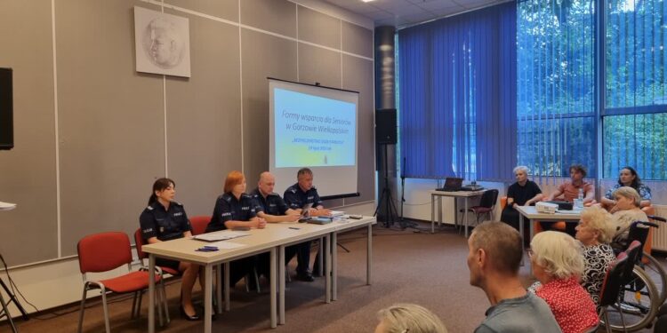 Policja edukuje i przestrzega seniorów