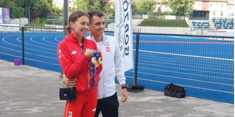 Przywitanie-niespodzianka na stadionie: Nikola Horowska i Łukasz Żok wrócili z Chin
