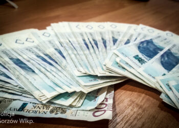 Znalazł się właściciel koperty z pieniędzmi. Chętnych było więcej