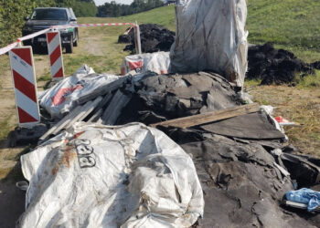 Cztery tony odpadów niebezpiecznych porzucone przy A2