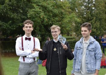 Młody Kościół w sanktuarium w Rokitnie