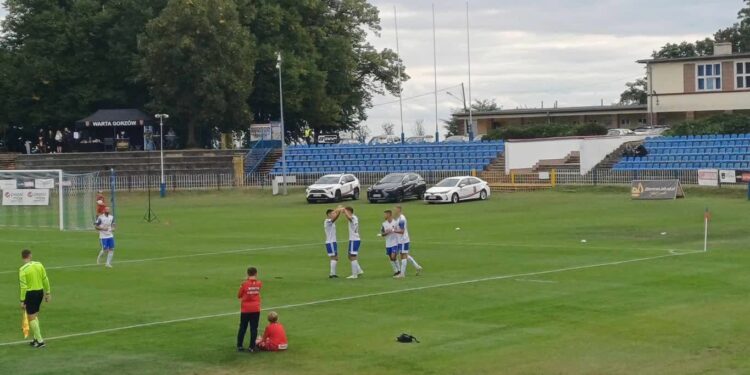 Pniówek wypunktował Wartę