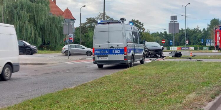 Przez kolizję na rondzie kierowcy utknęli w korkach