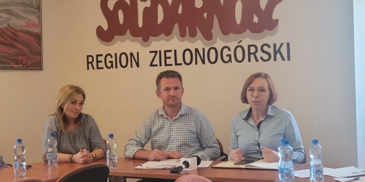 Solidarność publikuje wyniki ankiety. Marszałek zupełnie je lekceważy