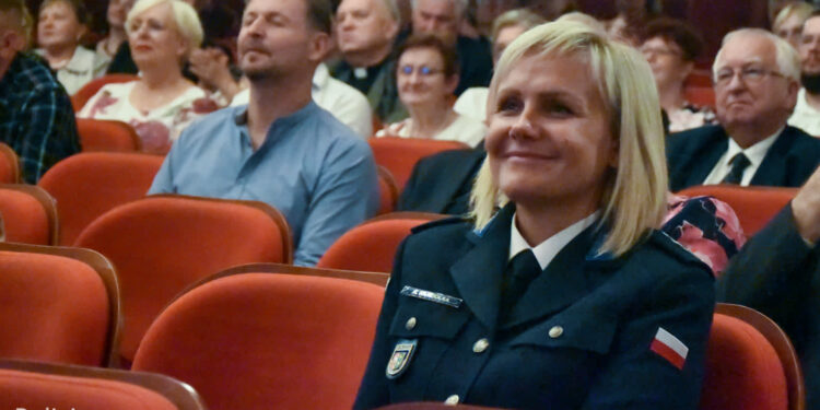 Gorzowscy policjanci z medalem Przyjaciela Hospicjum