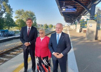 700 odwołanych pociągów w ciągu pół roku. PiS o dramatycznej sytuacji pasażerów z północy województwa