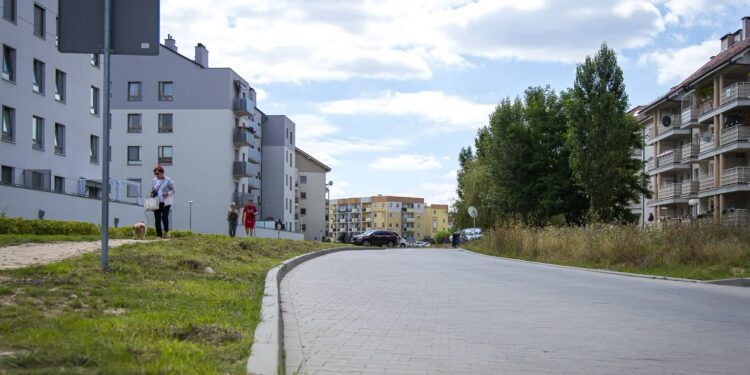 50 miejsc parkingowych i nowy chodnik powstanie przy ul. Grabskiego