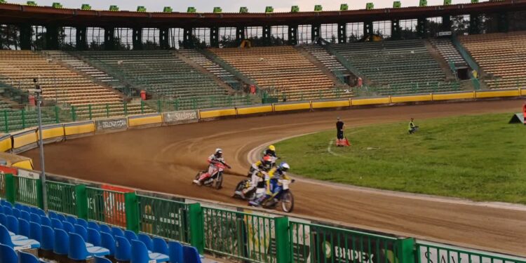 DMPJ: Falubaz trzeci u siebie, Stal czwarta