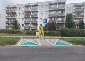 Ruszyły miejskie stacje ładowania pojazdów