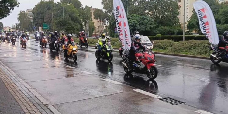 Pojechali w deszczu, ale bezpiecznie