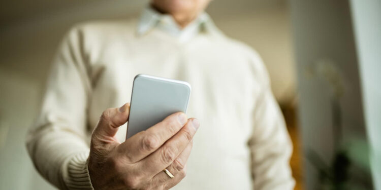 Po ataku oszusta senior z Nowej Soli stracił 20 tys. zł