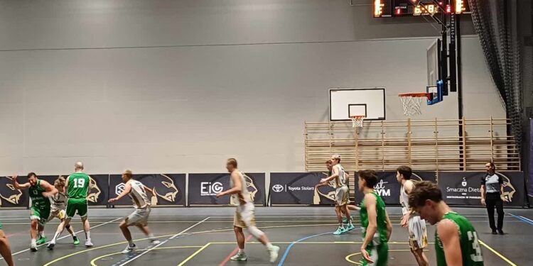 Kapitan „kangurów” szalał za trzy i gorzowianie wygrali derby!