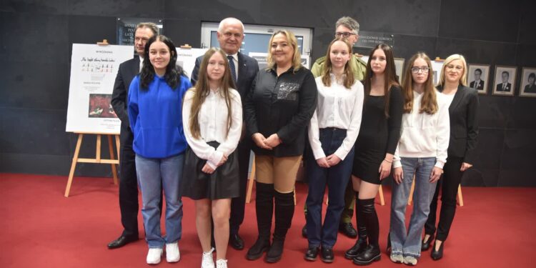 Ludzie to nie towar! Tę wiedzę promują uczestnicy konkursu „Nie bądź ofiarą Handlu Ludźmi”