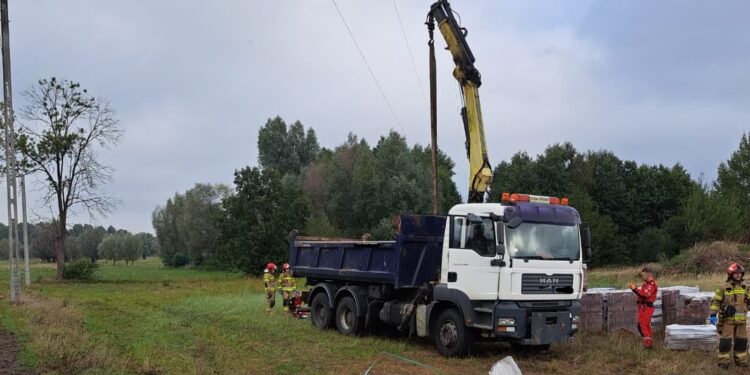 Tragedia w Jeninku. Nie żyją dwie osoby porażone prądem