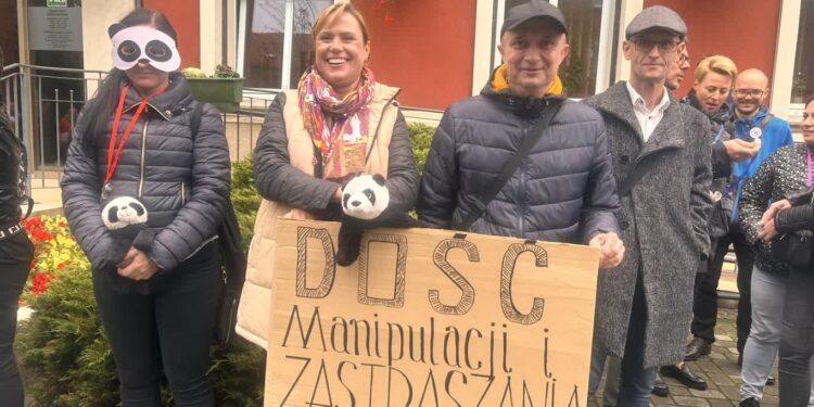 Wielki wiec poparcia pod Urzędem Miasta w Nowej Soli