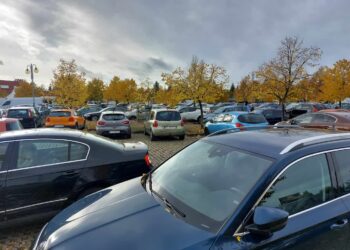 Problemy z dojazdem i zaparkowaniem. Żwirowa może zostać zamknięta