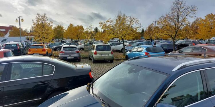 Problemy z dojazdem i zaparkowaniem. Żwirowa może zostać zamknięta