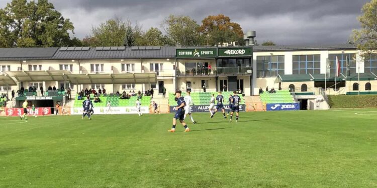 Warta bez punktów u lidera