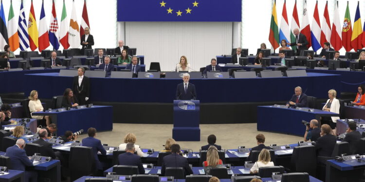 Europoseł Rafalska: Pakt migracyjny jest nie do przyjęcia