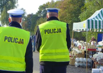 Policja przestrzega przed złodziejami przy cmentarzach