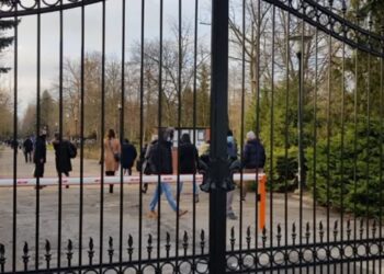 Gorzowianie odwiedzają groby bliskich