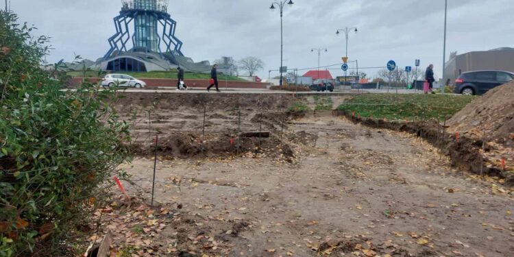 Co skrywa ziemia przy Spichlerzu