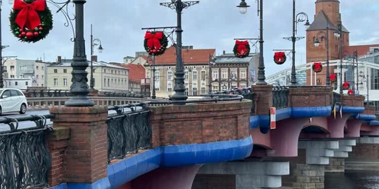Świąteczny klimat na moście Staromiejskim