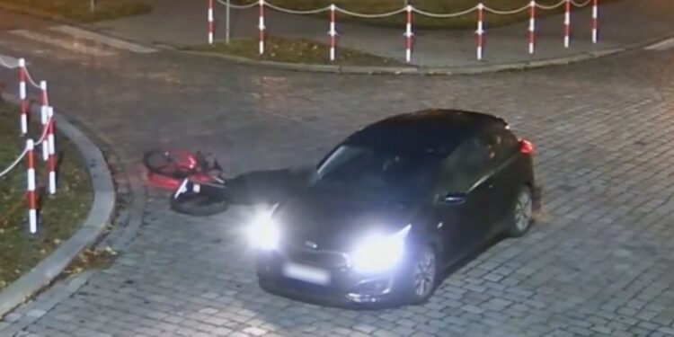 Samochód potrącił rowerzystę na środku drogi w Gubinie. Mogło skończyć się poważnie