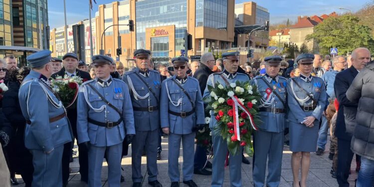Wojewódzkie Obchody Święta Niepodległości pod pomnikiem Piłsudskiego