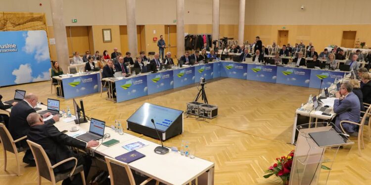 Rewolucja w sejmiku. Maciuszonek ponownie z Platformą. Bezpartyjni oskubani przez Lewicę