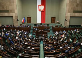 Dziś inauguracyjne posiedzeniu Sejmu X kadencji. Odbędzie się ślubowanie posłów, wybór marszałka Izby i dymisja rządu