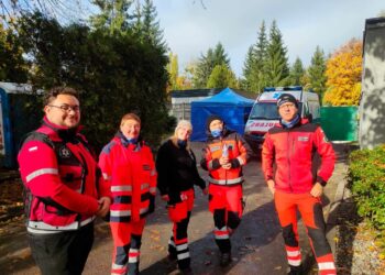 Harcerze dbają o bezpieczeństwo na cmentarzu