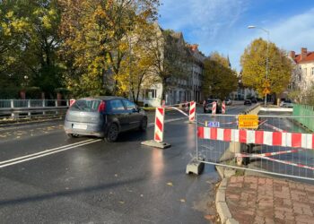 Zapadlisko w centrum miasta