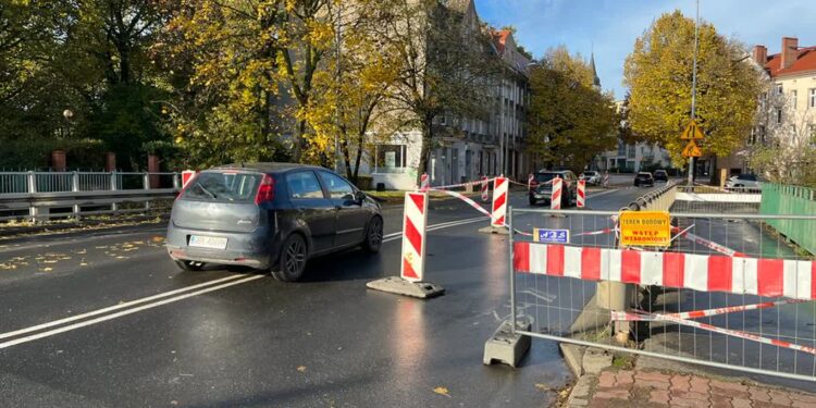 Zapadlisko w centrum miasta