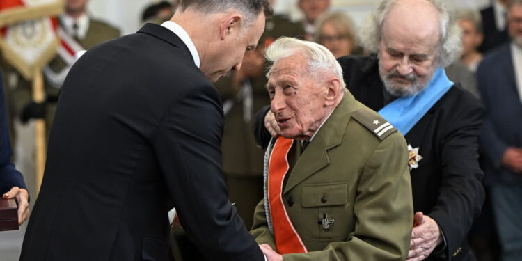 Prezydent wręczył odznaczenia państwowe w 105. rocznicę odzyskania niepodległości