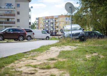 Niechciana inwestycja na Górczynie. Czy mieszkańcy ul. Grabskiego doczekają się parkingu i chodnika?