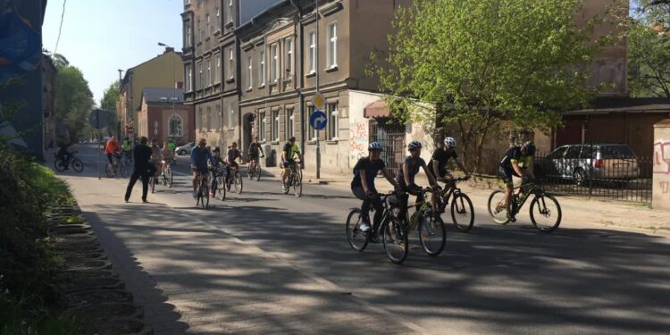 Strażnicy miejscy mogą teraz karać rowerzystów