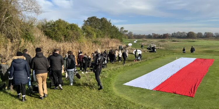 Akcja #RośnijMY czyli sto drzew posadzone na polu golfowym