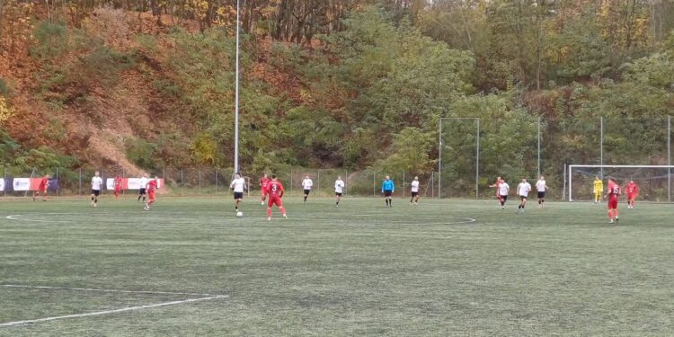 Wzmocnione rezerwy Warty pokonały i przeskoczyły Pogoń