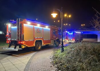 Groźny pożar pod Dominantą – ewakuacja imprezowiczów