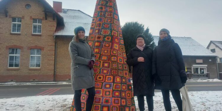 Niezwykła choinka. Powstawała pół roku